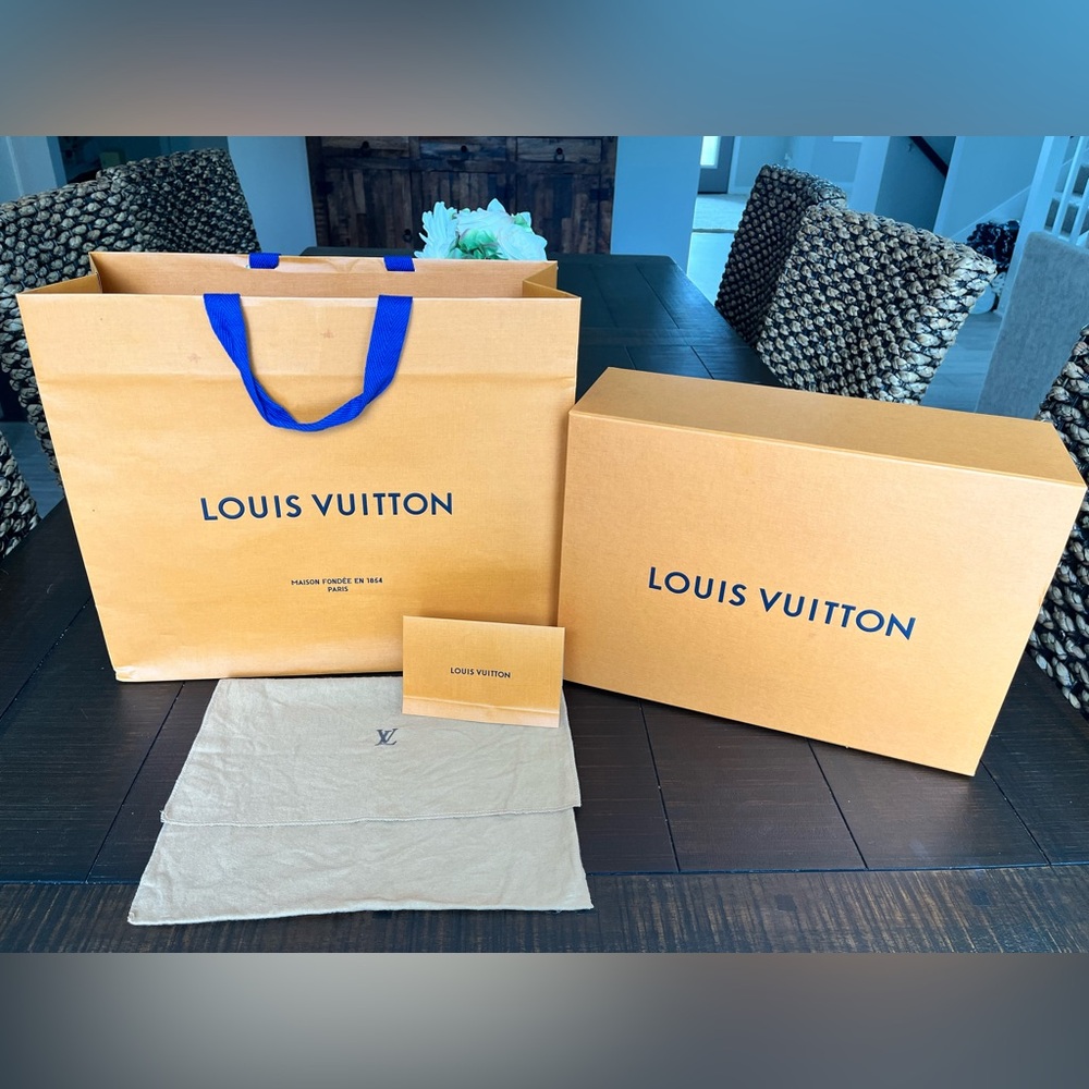 Louis Vuitton Magnetic Box, Dustbag  AND Shopping Tote!